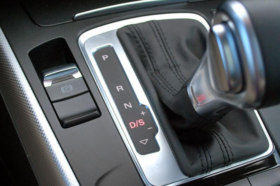 Детали интерьера Audi A5 Coupe 2.0T 2012 года  (NA) (фото 18 из 52)